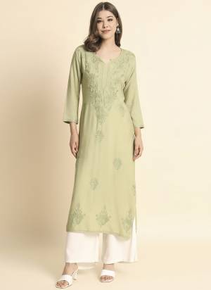 Garb These Beautiful Looking Readymade Kurti.These Kurti is Fabricated On Rayon.Its Beautified With Designer Lucknowi Chikankari Embroidery Work.