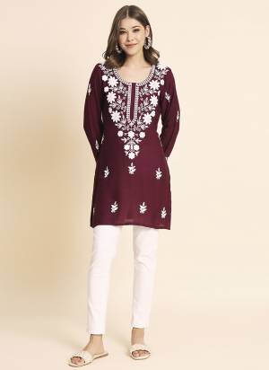 Garb These Beautiful Looking Readymade Kurti.These Kurti is Fabricated On Rayon.Its Beautified With Designer Lucknowi Chikankari Embroidery Work.