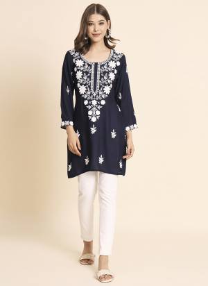 Garb These Beautiful Looking Readymade Kurti.These Kurti is Fabricated On Rayon.Its Beautified With Designer Lucknowi Chikankari Embroidery Work.