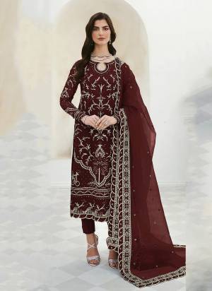 Attrective These Designer Suit in Fine Colored Pair With Bottom And Dupatta.These Top And Dupatta Are Fabricated On Faux Georgette Pair With Santoon Bottom.Its Beautified With Santoon Inner.Its Beautified With Designer Floral Embroidery Work.