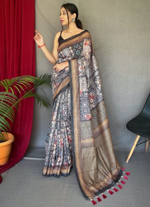 Garb These Party Wear Saree With Blouse in Fine Colored.These Saree And Blouse is Fabricated On Cotton.Its Beautified With Designer Digital Printed.