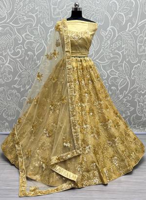 For A Fancy Designer Look,Grab These Lehenga Choli With Dupatta in Fine Colored.These Lehenga And Choli Are Net And Dupatta Are Fabricated On Soft Net Pair.Its Beautified With Designer Thread,Sequance,Jari Embroidery Work.