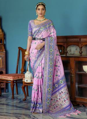 Garb These Festive Wear Saree in Fine Colored.These Saree And Blouse is Fabricated On Soft Banarasi Silk.Its Beautified With Paithani Weavon Meenakari,Jari Designer.