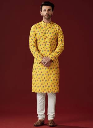 Grab These Festive Wear Mans Wear Kurta With Payjama in Fine Colored.These Kurta Payjama is Fabricated On Cotton.Its Beautified With Designer Printed.