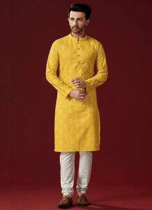 Grab These Festive Wear Mans Wear Kurta With Payjama in Fine Colored.These Kurta Payjama is Fabricated On Cotton.Its Beautified With Designer Printed.