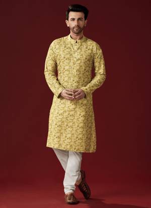 Grab These Festive Wear Mans Wear Kurta With Payjama in Fine Colored.These Kurta Payjama is Fabricated On Cotton.Its Beautified With Designer Printed.