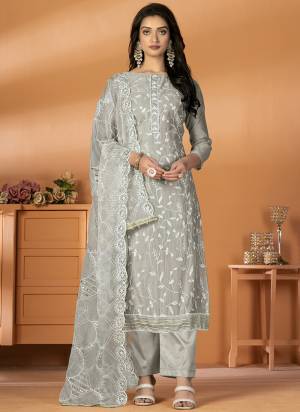 Grab These Suit in Fine Colored Pair With Bottom And Dupatta.These Top Are Modal Silk And Dupatta Are Fabricated On Organza Pair With Santoon Bottom.Its Beautified With Santoon Inner.Its Beautified With Designer Embroidery Work.