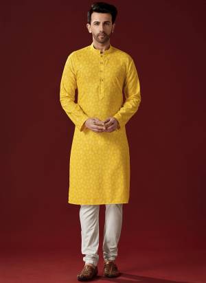 Grab These Festive Wear Mans Wear Kurta With Payjama in Fine Colored.These Kurta And Payjama is Fabricated On Cotton.Its Beautified With Designer Printed.