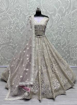 For A Fancy Designer Look,Grab These Lehenga Choli With Dupatta in Fine Colored.These Lehenga And Choli Are Net And Dupatta Are Fabricated On Soft Net Pair.Its Beautified With Dori,Jari,Sequance Embroidery,Diamond Work.