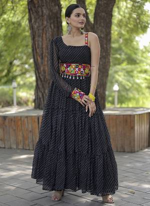 Attrective Looking These Beautiful Looking Readymade Long Kurti.These Kurti is Fabricated On Georgette.Its Beautified With Designer Laheriya Printed With Kutchi Patch Work.