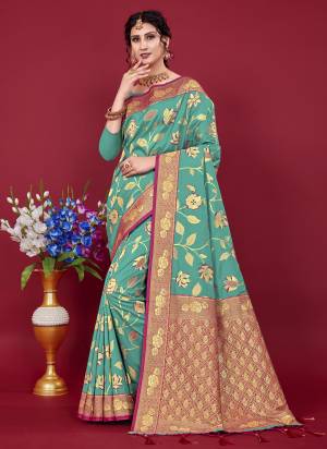 Garb These Party Wear Saree in Fine Colored.These Saree And Blouse is Fabricated On Banarasi Silk.Its Beautified With Heavy Weavon Jari Designer.