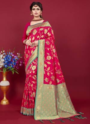 Garb These Party Wear Saree in Fine Colored.These Saree And Blouse is Fabricated On Banarasi Silk.Its Beautified With Heavy Weavon Jari Designer.