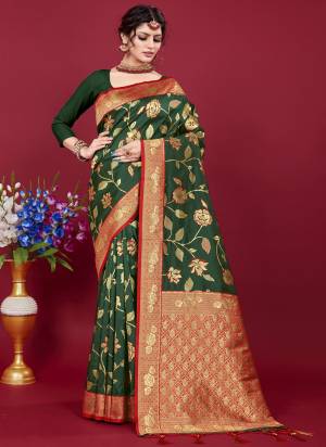 Garb These Party Wear Saree in Fine Colored.These Saree And Blouse is Fabricated On Banarasi Silk.Its Beautified With Heavy Weavon Jari Designer.