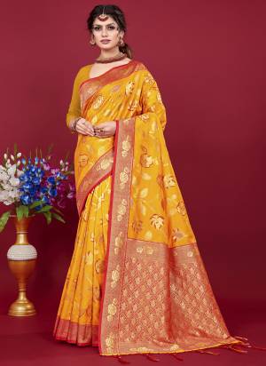 Garb These Party Wear Saree in Fine Colored.These Saree And Blouse is Fabricated On Banarasi Silk.Its Beautified With Heavy Weavon Jari Designer.