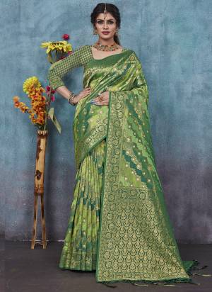 Attarective These Party Wear Saree in Fine Colored.These Saree And Blouse is Fabricated On Banarasi Silk.Its Beautified With Heavy Weavon Jari Designer.