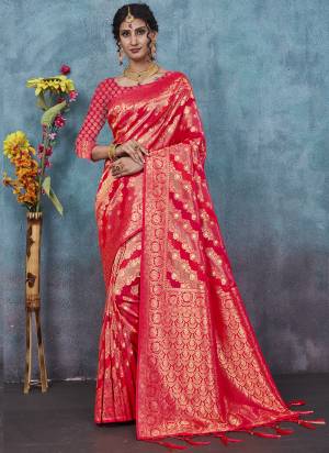 Attarective These Party Wear Saree in Fine Colored.These Saree And Blouse is Fabricated On Banarasi Silk.Its Beautified With Heavy Weavon Jari Designer.