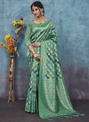 Attarective These Party Wear Saree in Fine Colored.These Saree And Blouse is Fabricated On Banarasi Silk.Its Beautified With Heavy Weavon Jari Designer.