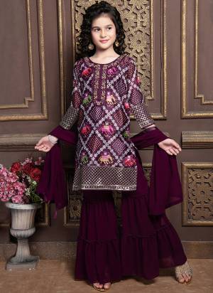 For A Designer Look,Grab These Kidswear Readymade Sharara Suits in Fine Colored.These Top Are Chinon And Bottom Are Fabricated On Georgette Pair With Georgette Dupatta.Its Beautified With Designer Printed,Hand Embroidery Work.