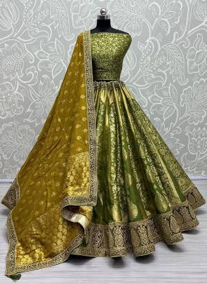 For A Fancy Designer Look,Grab These Lehenga Choli With Dupatta in Fine Colored.These Lehenga And Choli Are Banarasi Silk And Dupatta Are Fabricated On Banarasi Silk Pair.Its Beautified With Heavy Wevon Designer With Meenakari Hand Diamond Work.