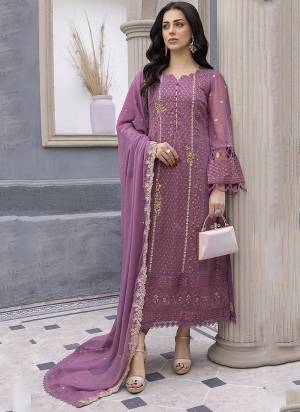 Attrective These Designer Suit in Fine Colored Pair With Bottom And Dupatta.These Top And Dupatta Are Fabricated On Faux Georgette Pair With Santoon Bottom.Its Beautified With Santoon Inner.Its Beautified With Heavy Designer Embroidery Work.