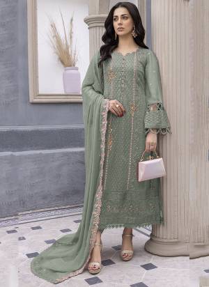 Attrective These Designer Suit in Fine Colored Pair With Bottom And Dupatta.These Top And Dupatta Are Fabricated On Faux Georgette Pair With Santoon Bottom.Its Beautified With Santoon Inner.Its Beautified With Heavy Designer Embroidery Work.