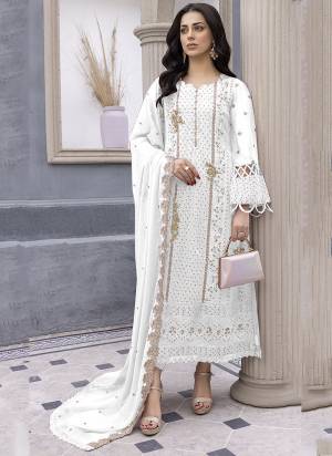 Attrective These Designer Suit in Fine Colored Pair With Bottom And Dupatta.These Top And Dupatta Are Fabricated On Faux Georgette Pair With Santoon Bottom.Its Beautified With Santoon Inner.Its Beautified With Heavy Designer Embroidery Work.