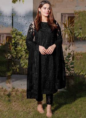 Attrective These Designer Suit in Fine Colored Pair With Bottom And Dupatta.These Top And Dupatta Are Fabricated On Faux Georgette Pair With Santoon Bottom.Its Beautified With Santoon Inner.Its Beautified With Heavy Designer Embroidery Work.