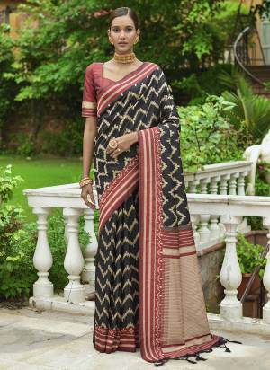 Garb These Festive Wear Saree in Fine Colored.These Saree And Blouse is Fabricated On Handloom Raw Silk.Its Beautified With Handloom Weavon Designer.