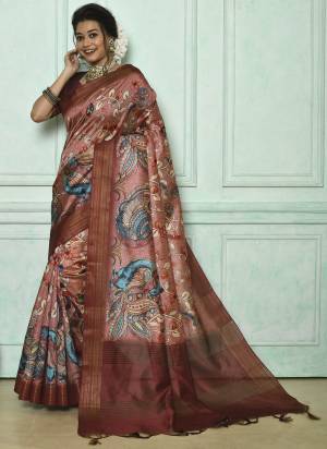 Garb These Festive Wear Saree in Fine Colored.These Saree And Blouse is Fabricated On Soft Ghicha Tussar Silk.Its Beautified With Designer Kalamkari Printed.