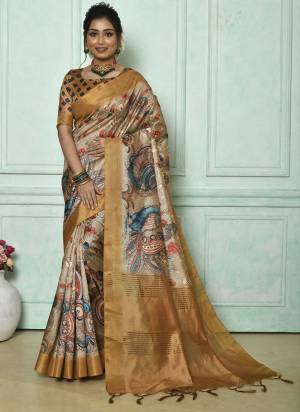 Garb These Festive Wear Saree in Fine Colored.These Saree And Blouse is Fabricated On Soft Ghicha Tussar Silk.Its Beautified With Designer Kalamkari Printed.