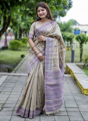 Attrective Looking These Festive Wear Saree in Fine Colored.These Saree And Blouse is Fabricated On Tussar Silk.Its Beautified With Traditional Wevon Designer.