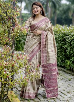 Attrective Looking These Festive Wear Saree in Fine Colored.These Saree And Blouse is Fabricated On Tussar Silk.Its Beautified With Traditional Wevon Designer.