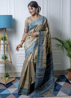 Attrective Looking These Festive Wear Saree in Fine Colored.These Saree And Blouse is Fabricated On Tussar Silk.Its Beautified With Traditional Wevon Designer.