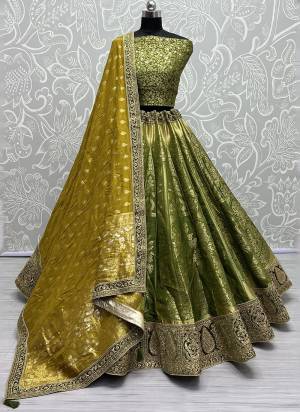 For A Fancy Designer Look,Grab These Lehenga Choli With Dupatta in Fine Colored.These Lehenga And Choli Are Banarasi Silk And Dupatta Are Fabricated On Banarasi Silk Pair.Its Beautified With Wevon Designer With Meenakari Hand  Diamond Work.