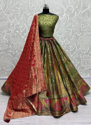 For A Fancy Designer Look,Grab These Lehenga Choli With Dupatta in Fine Colored.These Lehenga And Choli Are Banarasi Silk And Dupatta Are Fabricated On Banarasi Silk Pair.Its Beautified With Heavy Weaving Meenakari Designer With Hand Diamond Work.