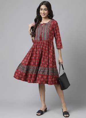 Grab These Beautiful Looking Readymade Kurti.These Kurti is Fabricated On Cotton.Its Beautified With Designer Printed.