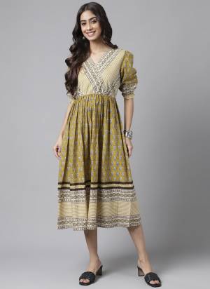 Grab These Beautiful Looking Readymade Kurti.These Kurti is Fabricated On Cotton.Its Beautified With Designer Printed.