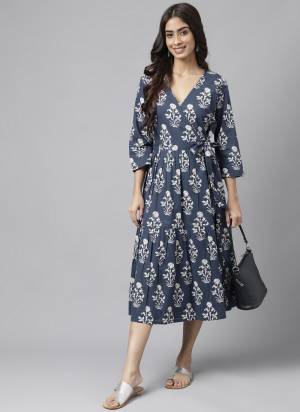 Grab These Beautiful Looking Readymade Kurti.These Kurti is Fabricated On Cotton.Its Beautified With Designer Printed.