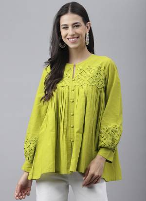 Grab These Beautiful Looking Readymade Kurti.These Kurti is Fabricated On Cotton.Its Beautified With Designer Solid.