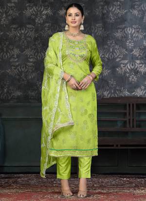 Attrective Looking These Suit in Fine Colored Pair With Bottom And Dupatta.