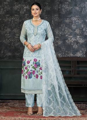 Attrective Looking These Suit in Fine Colored Pair With Bottom And Dupatta.