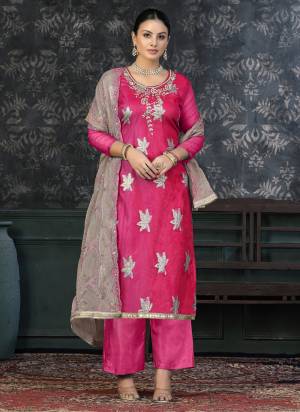 Attrective Looking These Suit in Fine Colored Pair With Bottom And Dupatta.