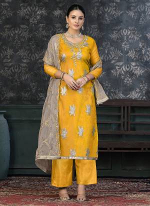 Attrective Looking These Suit in Fine Colored Pair With Bottom And Dupatta.