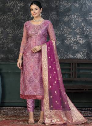 Attrective Looking These Suit in Fine Colored Pair With Bottom And Dupatta.