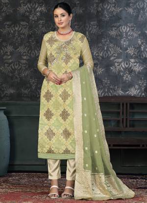 Attrective Looking These Suit in Fine Colored Pair With Bottom And Dupatta.