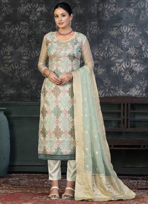 Attrective Looking These Suit in Fine Colored Pair With Bottom And Dupatta.