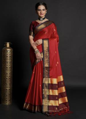 Attrective This Partywear Saree Paired With Blouse.This Saree And Blouse Are Lichi Soft Silk Based Fabric With Weaving Jari Designer. Buy This Pretty Saree Now.