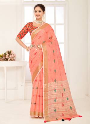 Garb These Party Wear Saree in Fine Colored.These Saree And Blouse is Fabricated On Linen.Its Beautified With Weavon Thread Designer.