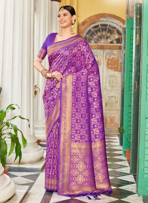 Garb These Party Wear Saree in Fine Colored.These Saree And Blouse is Fabricated On Banarasi Silk.Its Beautified With Weavon Jari Designer.