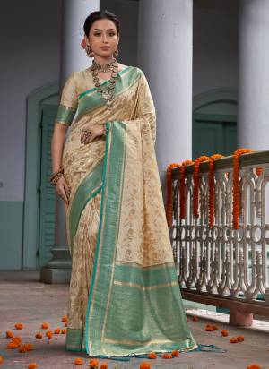 Garb These Party Wear Saree in Fine Colored.These Saree And Blouse is Fabricated On Banarasi Silk.Its Beautified With Heavy Weavon Designer.